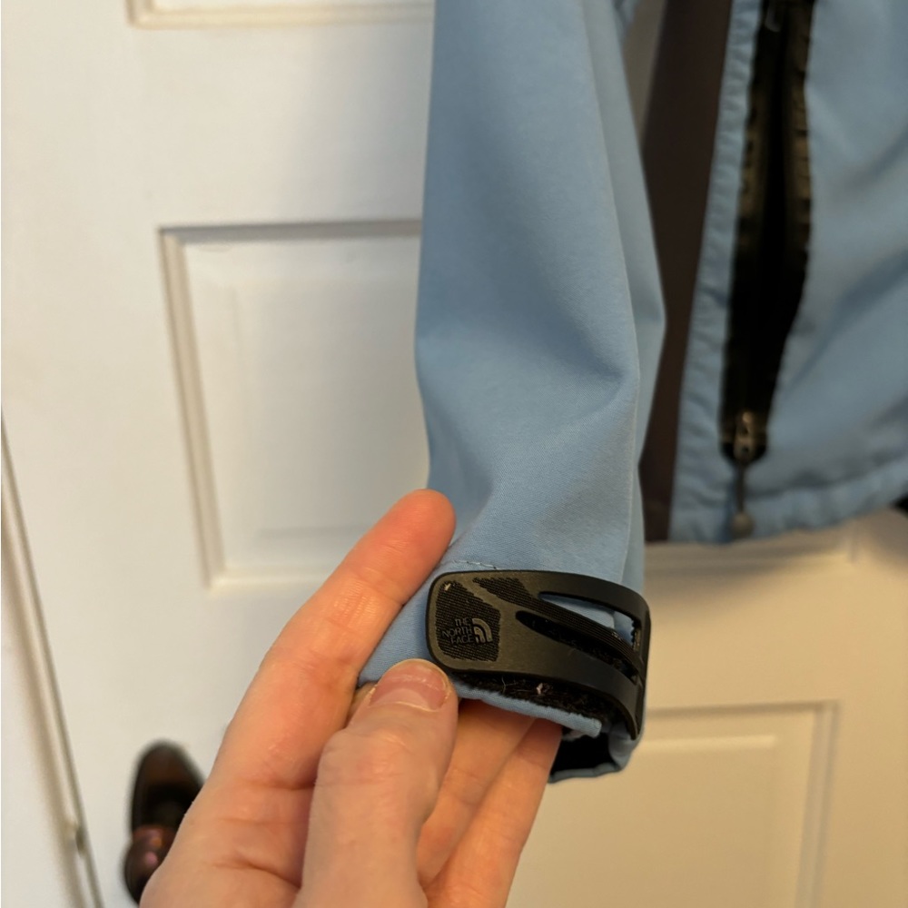 North Face Jacket. Waterproof. Unlined. - Picture 3 of 9